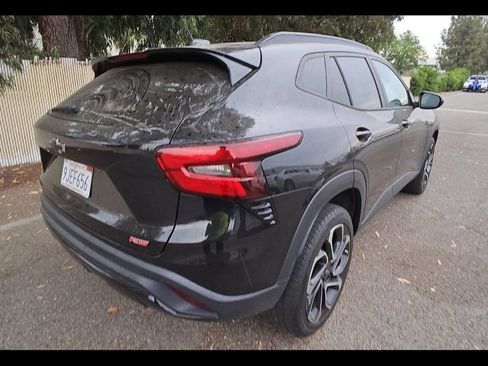 Used 2024 Chevrolet Trax RS w/ Driver Confidence Package FWD image 4