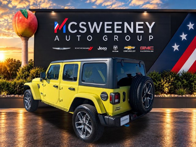 Used 2024 Jeep Wrangler Unlimited w/ Dual Top Group AWD/4WD image 3