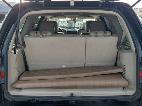 Used 2017 Lincoln Navigator Select image 12