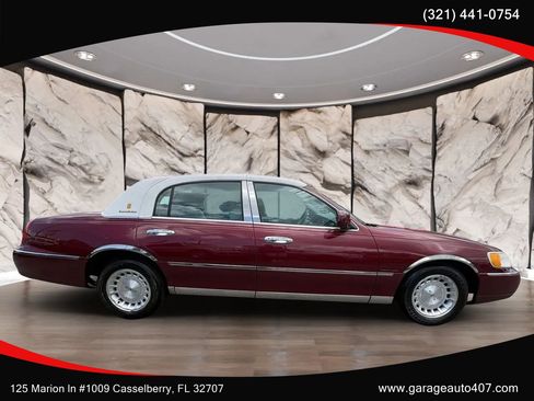 Used 1998 Lincoln Town Car Executive RWD image 7