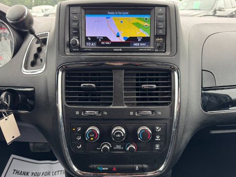 Used 2018 Dodge Grand Caravan SE FWD image 23