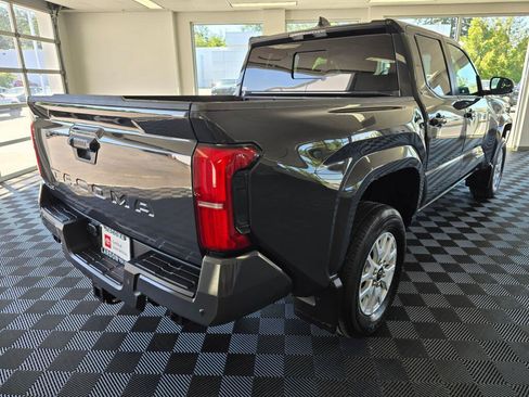 Certified 2025 Toyota Tacoma SR5 w/ SR5 Upgrade Package AWD/4WD image 3