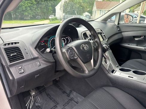 Used 2013 Toyota Venza LE FWD image 9