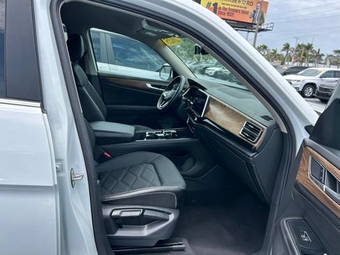 Used 2025 Volkswagen Atlas SE FWD image 41