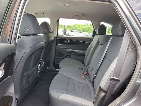 Used 2020 Kia Sorento LX FWD image 10