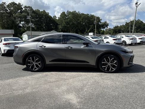 Used 2023 Toyota Crown Limited image 6