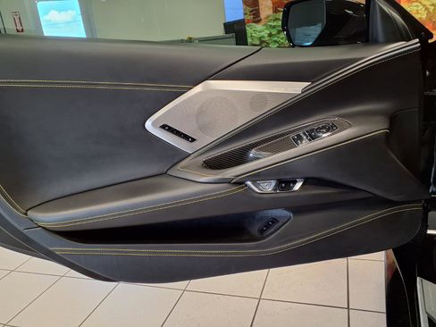 Used 2021 Chevrolet Corvette Stingray Premium Cpe w/ Z51 Performance Package RWD image 19