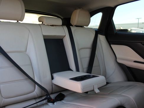 Used 2018 Jaguar F-PACE Prestige image 20