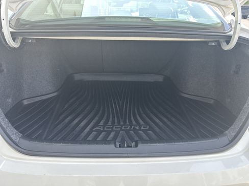 Used 2018 Honda Accord Touring image 30