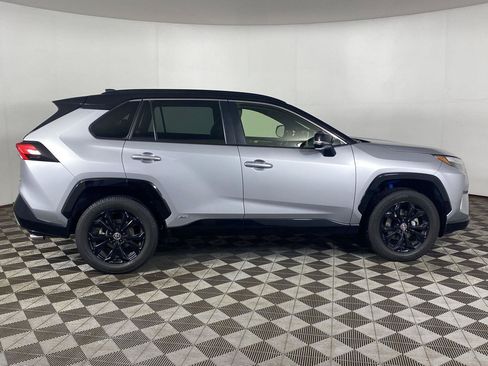 Used 2022 Toyota RAV4 XSE AWD/4WD image 7