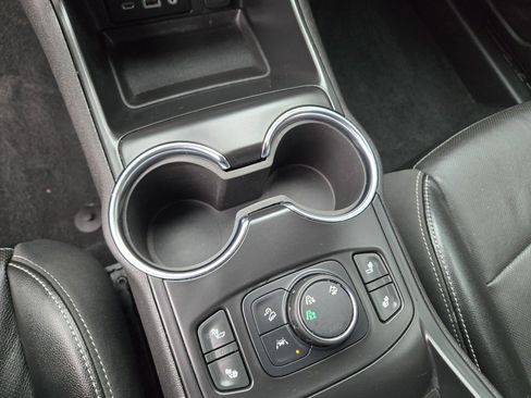 Used 2024 GMC Terrain SLT image 46