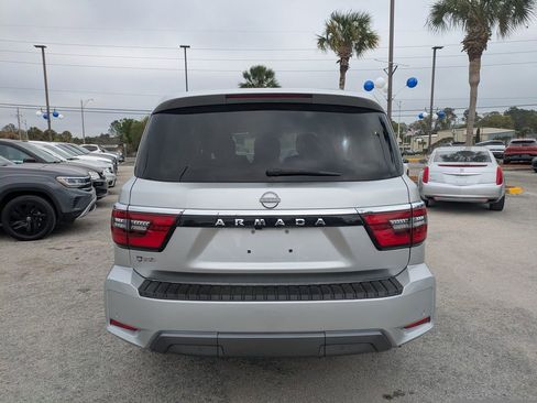 Used 2022 Nissan Armada SV image 4