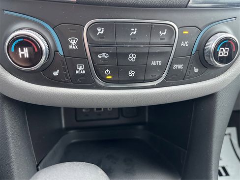 Used 2023 Chevrolet Equinox LT image 46