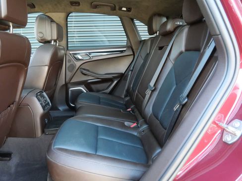 Certified 2021 Porsche Macan Turbo image 11