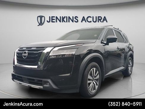 Used 2022 Nissan Pathfinder SL FWD image 3