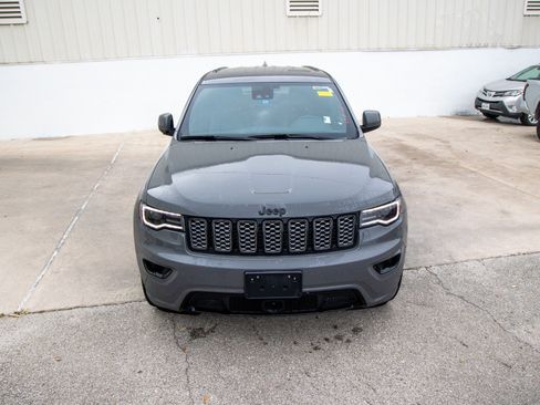 Used 2022 Jeep Grand Cherokee Laredo X image 4