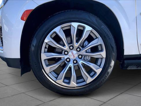 Used 2021 GMC Yukon Denali w/ Denali Ultimate Package image 11