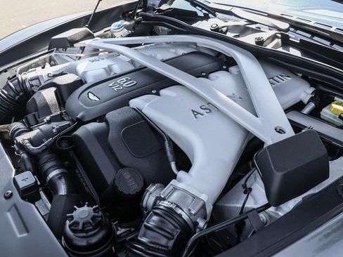 Used 2015 Aston Martin Vanquish Coupe RWD image 18