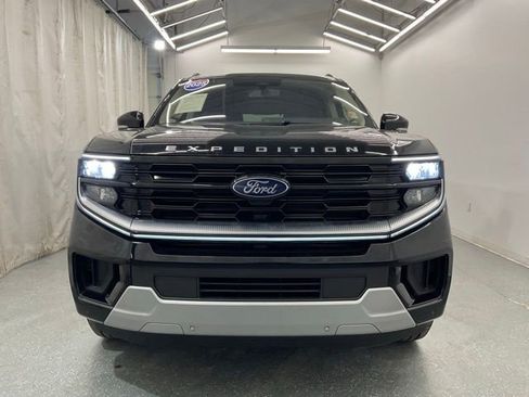 Used 2025 Ford Expedition Platinum AWD/4WD image 3