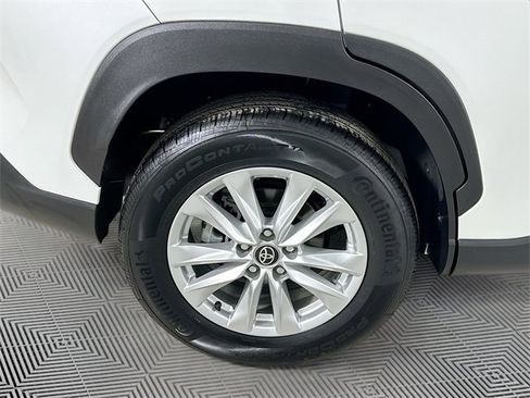 Certified 2022 Toyota Corolla Cross LE image 15