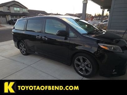 Used 2018 Toyota Sienna SE