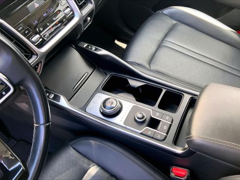 Used 2023 Kia Sorento EX w/ Panoramic Sunroof Package FWD image 16