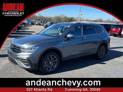 Used 2022 Volkswagen Tiguan SE w/ Panoramic Sunroof Package image 1
