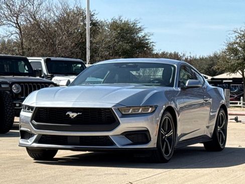 Used 2024 Ford Mustang Premium image 3