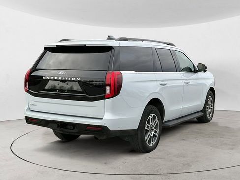Certified 2025 Ford Expedition Active AWD/4WD image 5