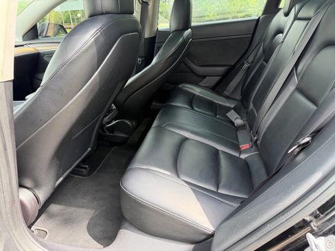 Used 2022 Tesla Model 3 Standard Range RWD image 8