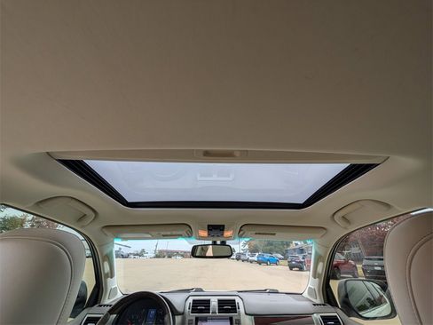 Used 2014 Lexus GX 460 image 29