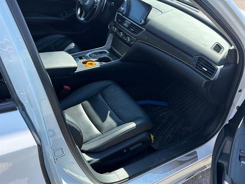 Used 2018 Honda Accord Touring image 19