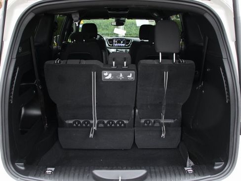 Used 2021 Chrysler Pacifica Touring w/ S Appearance Package image 8