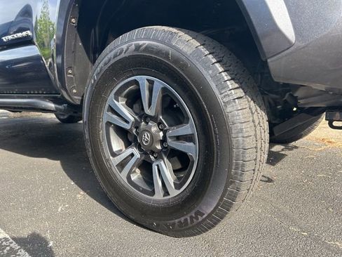 Used 2019 Toyota Tacoma TRD Sport AWD/4WD image 8