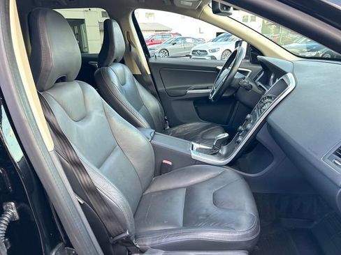 Used 2013 Volvo XC60 3.2 w/ Climate Pkg image 9