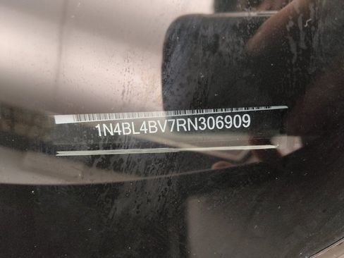 Used 2024 Nissan Altima 2.5 S FWD image 33