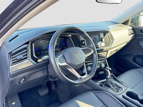 Used 2024 Volkswagen Jetta SE FWD image 9