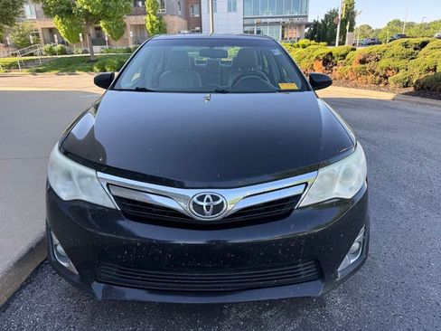 Used 2013 Toyota Camry XLE w/ Leather Pkg FWD image 3