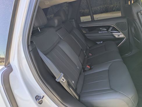 Certified 2023 Land Rover Range Rover SE image 28