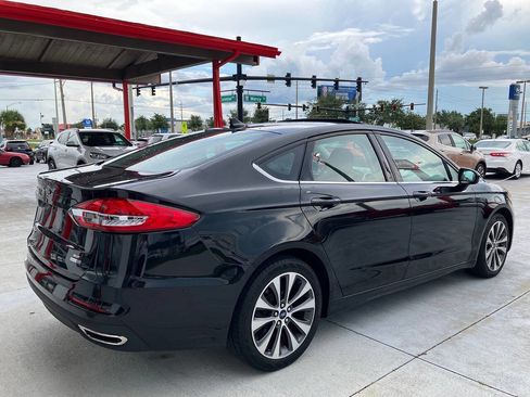 Used 2020 Ford Fusion SE image 5