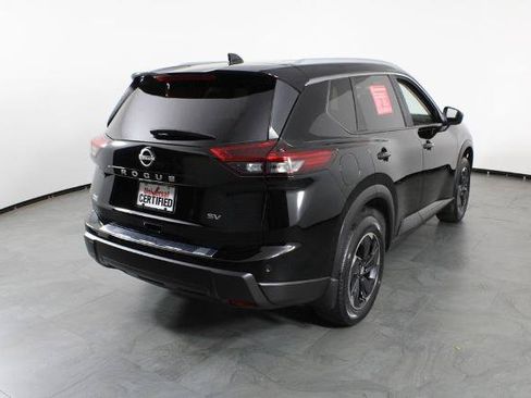 Certified 2024 Nissan Rogue SV w/ SV Premium Package FWD image 4