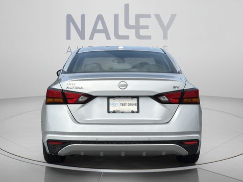 Used 2023 Nissan Altima 2.5 SV FWD image 4