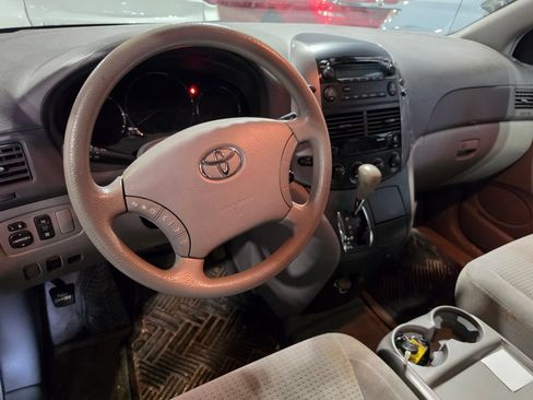 Used 2006 Toyota Sienna CE FWD image 4