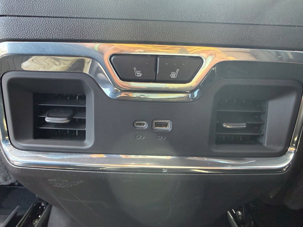 Used 2026 Chevrolet Silverado 1500 High Country w/ Technology Package AWD/4WD image 16