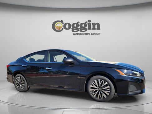 Used 2024 Nissan Altima 2.5 SV image 18