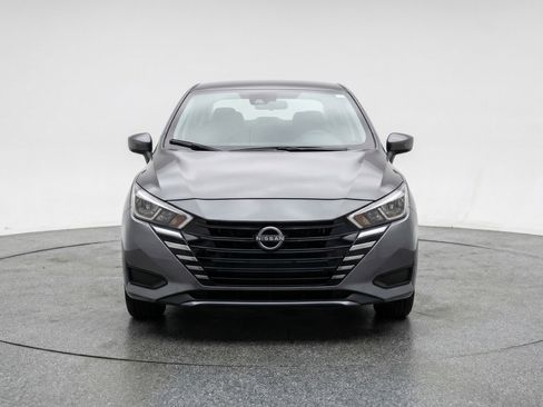 Used 2025 Nissan Versa SV image 2