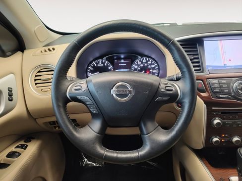 Used 2018 Nissan Pathfinder Platinum FWD image 17