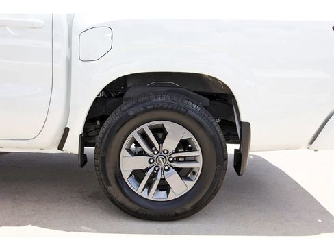 Used 2025 Nissan Frontier SV w/ SV Convenience Package RWD image 30