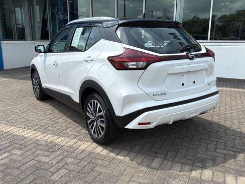 Used 2023 Nissan Kicks SV FWD image 3