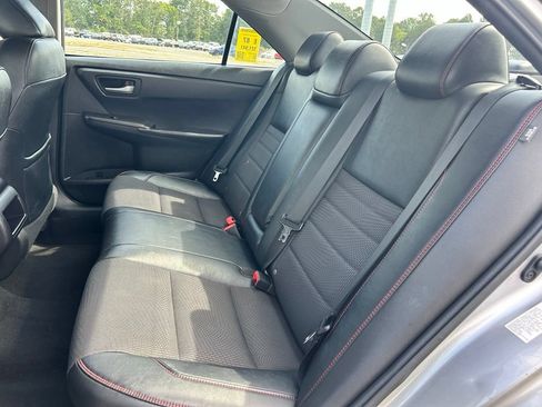 Used 2017 Toyota Camry SE FWD image 14